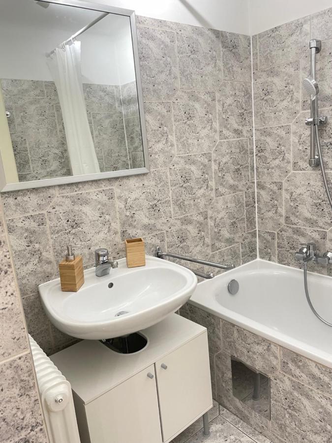 Cosy Apartment Near Schoenbrunn & Meidlinger Market Відень Екстер'єр фото